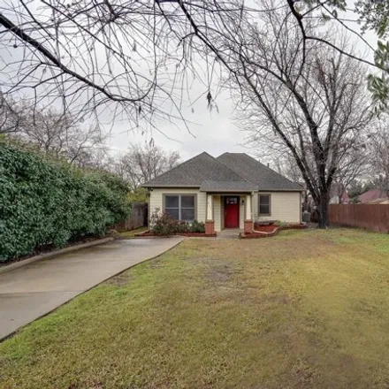 Rent this 3 bed house on 661 East Worth Street in Grapevine, TX 76051