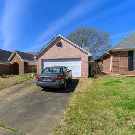 Buy this 3 bed house on 7849 Chesterfield Drive South in Southaven, MS 38671