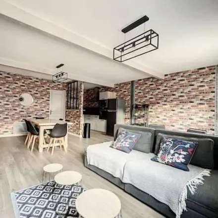 Rent this 3 bed apartment on 07380 Pont-de-Labeaume
