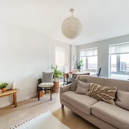 Image 3 - Greenwood House, 29-31 Station Road, London, N22 7BF, United Kingdom - Apartment for sale