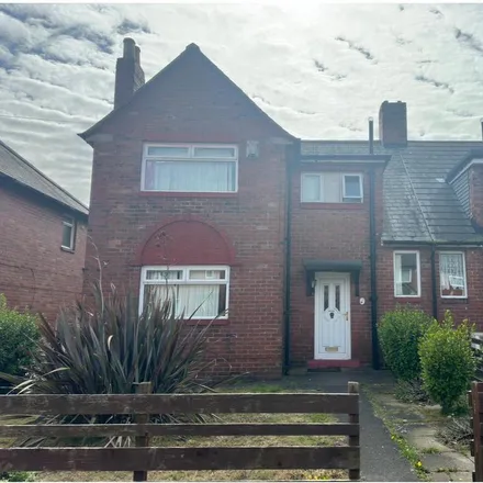 Rent this 3 bed duplex on Thropton Terrace in Newcastle upon Tyne, NE7 7HT