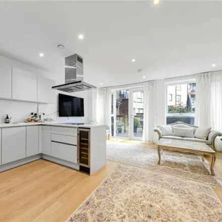 Rent this 4 bed apartment on Guildford House in Kilburn High Road, London