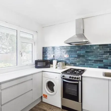 Rent this 3 bed room on Longman House in Mace Street, London