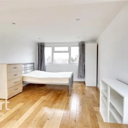 Rent this 1 bed room on 23 Cavendish Avenue in London, KT3 6QJ