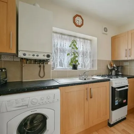Image 4 - Manor Park Road, London, NW10 4JT, United Kingdom - Apartment for sale