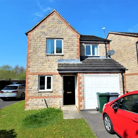 Rent this 3 bed house on Kensington Close in Dinnington, S25 3RY