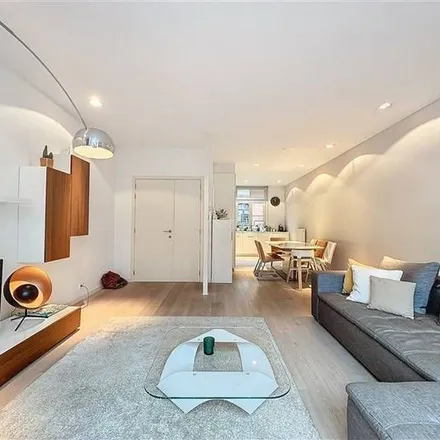 Rent this 4 bed townhouse on Rue du Noyer - Notelaarsstraat / Rue du Noyer - Notelaarstraat 261 in 1000 Brussels, Belgium