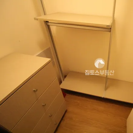 Rent this studio apartment on 서울특별시 강남구 역삼동 817-25