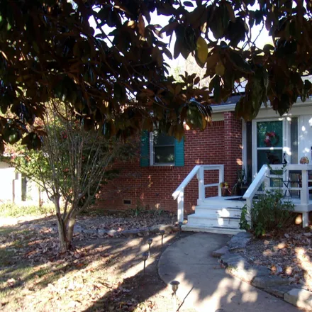 Buy this 3 bed house on 215 Old College Place in Mountain Home, AR 72653
