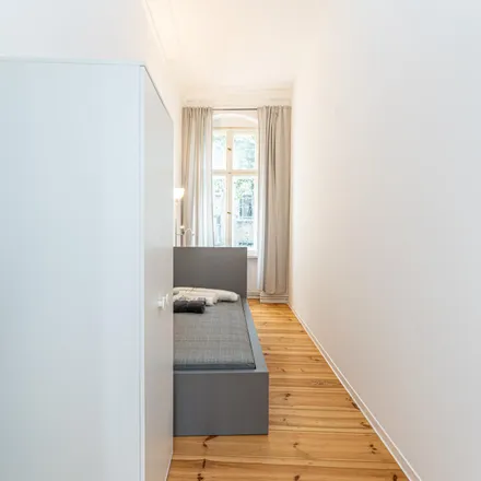 Rent this 4 bed room on Boxi Spätshop in Boxhagener Straße, 10245 Berlin