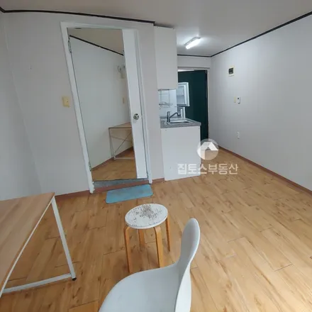 Rent this studio apartment on 서울특별시 서대문구 대신동 138-1