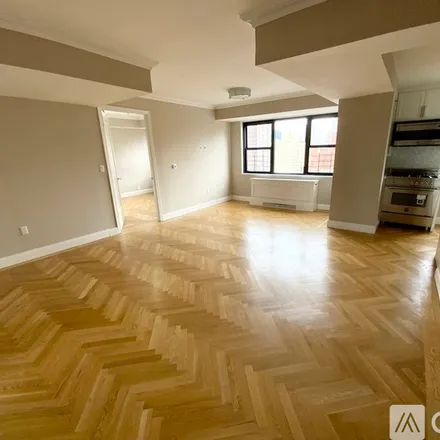 Rent this 3 bed apartment on 305 East 86th St
