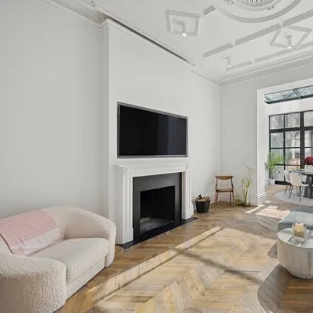 Image 3 - 172 East 71st Street, New York, NY 10021, USA - Townhouse for sale