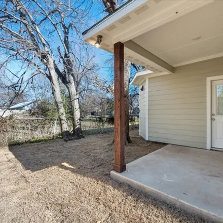 Image 7 - 504 Sabine Avenue, Cleburne, TX 76031, USA - House for sale