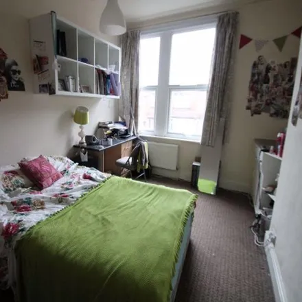 Image 7 - Manor Terrace, Leeds, LS6 1FA, United Kingdom - House for rent