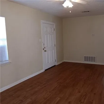 Image 2 - 33 South 28th Street, Killeen, TX 76541, USA - House for sale