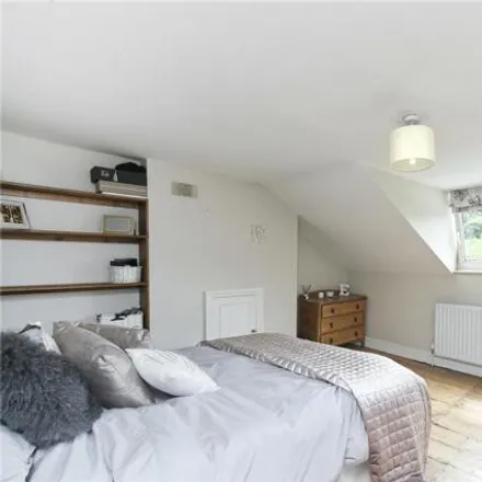 Image 4 - 37 Hanson Close, London, SW12 9PP, United Kingdom - Room for rent