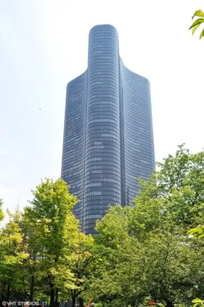 Rent this 2 bed house on Lake Point Tower in 505 North Lake Shore Drive, Chicago