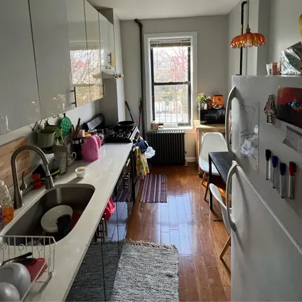 Image 4 - 21 Kingsland Avenue, New York, NY 11211, USA - Room for rent