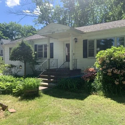Buy this 4 bed house on 55 Chestnut Street in North Foxboro, Foxborough