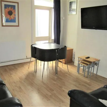 Rent this 6 bed townhouse on 133 Warwards Lane in Stirchley, B29 7QX