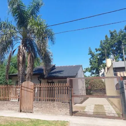 Buy this 2 bed house on Miguel Faust Rocha in B1852 GAU Burzaco, Argentina