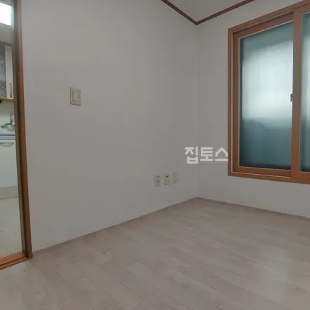 Rent this 2 bed apartment on 서울특별시 송파구 삼전동 34-9