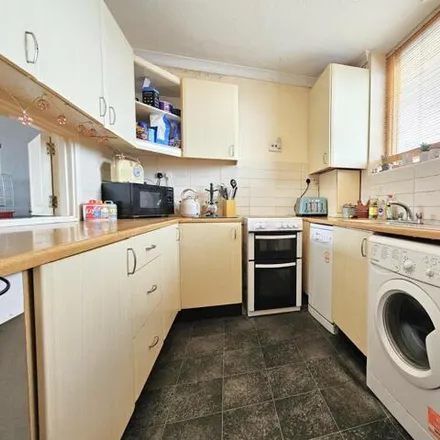 Image 2 - Eastwood Road, Rayleigh, SS6 7JE, United Kingdom - Apartment for sale