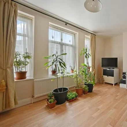 Buy this 1 bed apartment on Manor Park Road in London, NW10 4JT