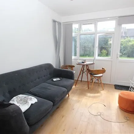Image 1 - Dundalk House, Clark Street, St. George in the East, London, E1 3EU, United Kingdom - Apartment for rent