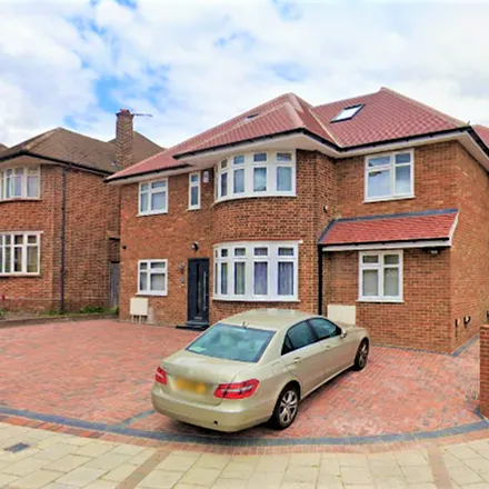 Rent this 5 bed house on West View in London, NW4 2SY
