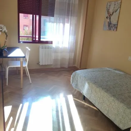 Rent this 2 bed room on Calle de Melilla in 28005 Madrid, Spain