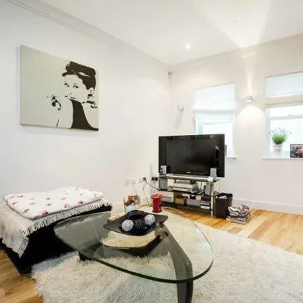 Image 5 - Lindrop Street, London, SW6 2PN, United Kingdom - Apartment for sale