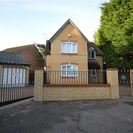Buy this 4 bed house on Wellgate Road in Luton, LU4 9TD