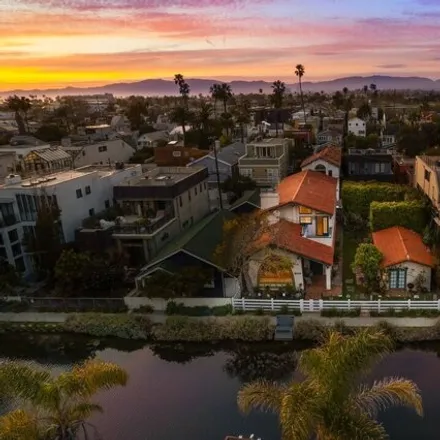 Image 3 - Howland Canal Walk, Los Angeles, CA 90292, USA - House for sale