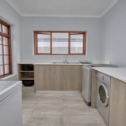 Rent this 3 bed apartment on Tara Road in Tara, Durbanville