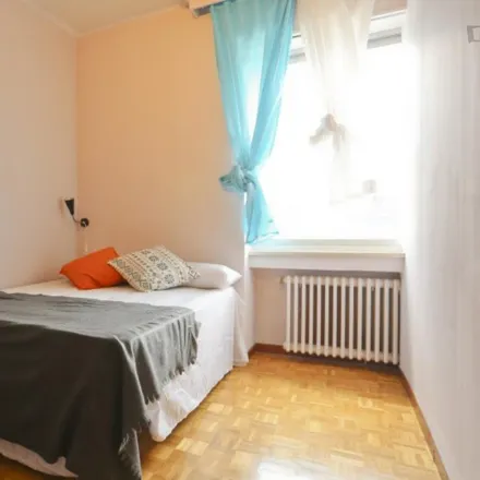Rent this 7 bed room on Cuadros Aguado in Calle de los Mártires de la Ventilla, 211