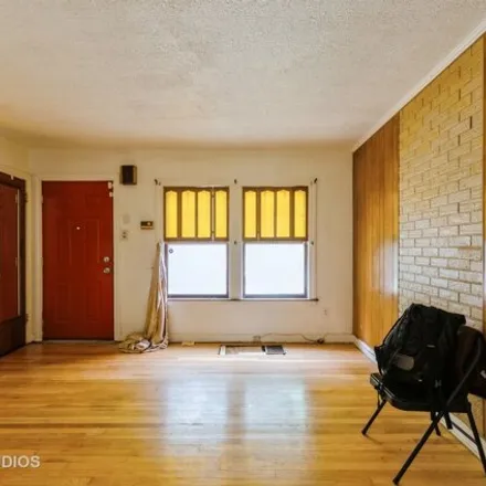 Image 2 - 2045 East 93rd Street, Chicago, IL 60617, USA - Townhouse for sale