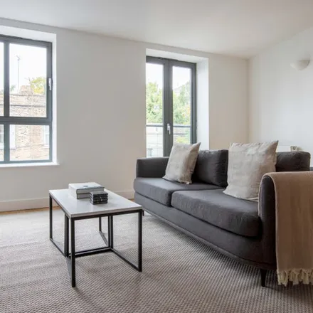 Rent this 3 bed apartment on Freeling Street in London, N1 0GJ