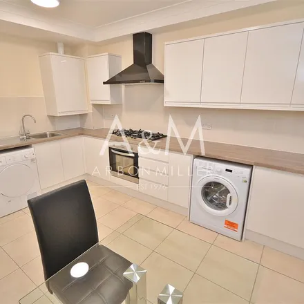 Image 2 - Ascot Close, London, IG6 3BS, United Kingdom - Apartment for rent
