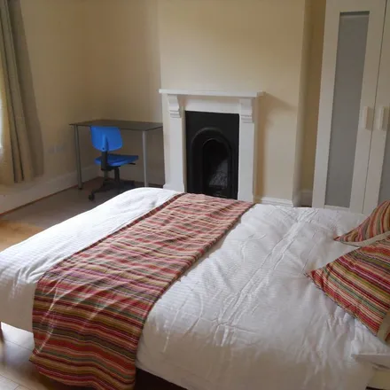 Rent this 4 bed apartment on London Road in Worcester, WR5 2DP