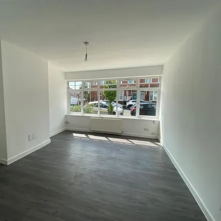 Image 3 - Hoad Road, Eastbourne, BN22 8DS, United Kingdom - Apartment for rent