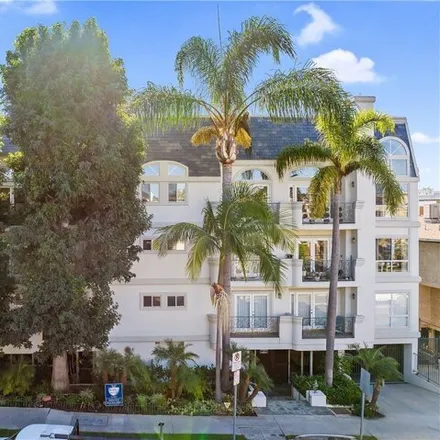 Rent this 2 bed condo on Barrington & Gorham in South Barrington Avenue, Los Angeles