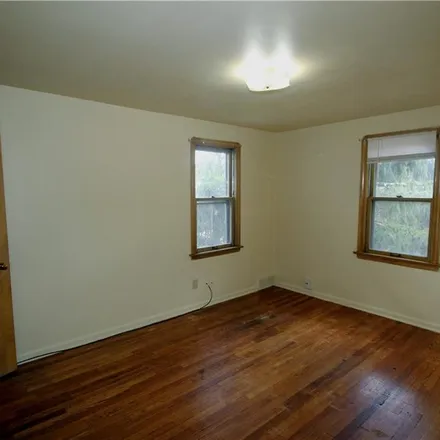 Image 7 - Euclid Gold & Silver, East 222nd Street, Euclid, OH 44117, USA - House for rent