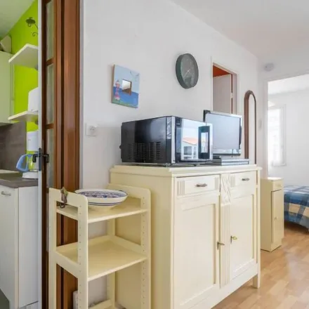 Image 2 - 17640 Vaux-sur-Mer, France - Apartment for rent