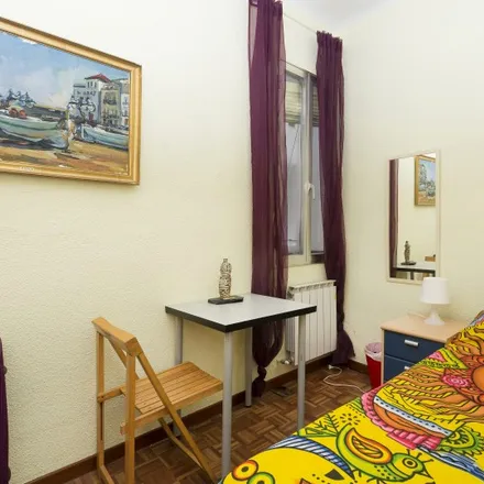 Rent this 3 bed room on Bar Marivi in Calle Villaamil, 28931 Móstoles