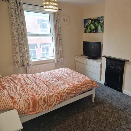 Image 2 - Harold Mount, Leeds, LS6 1PW, United Kingdom - House for rent