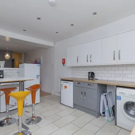 Rent this 5 bed apartment on Fosse Road South in Leicester, LE3 1BT