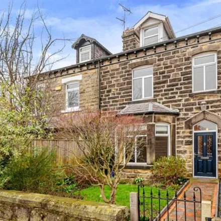 Rent this 4 bed townhouse on Grove Road Methodist Church in Grove Road, Harrogate