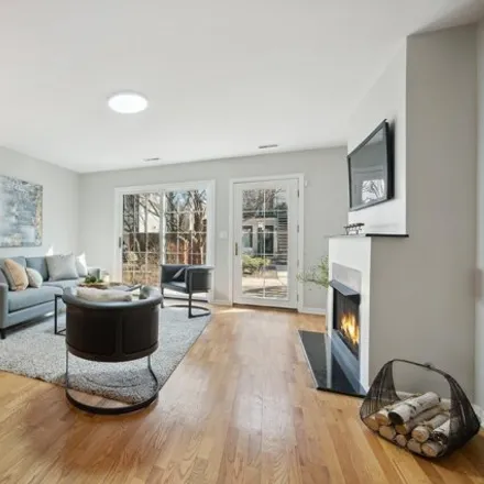 Image 3 - 1813 South Clark Street, Chicago, IL 60616, USA - Condo for sale